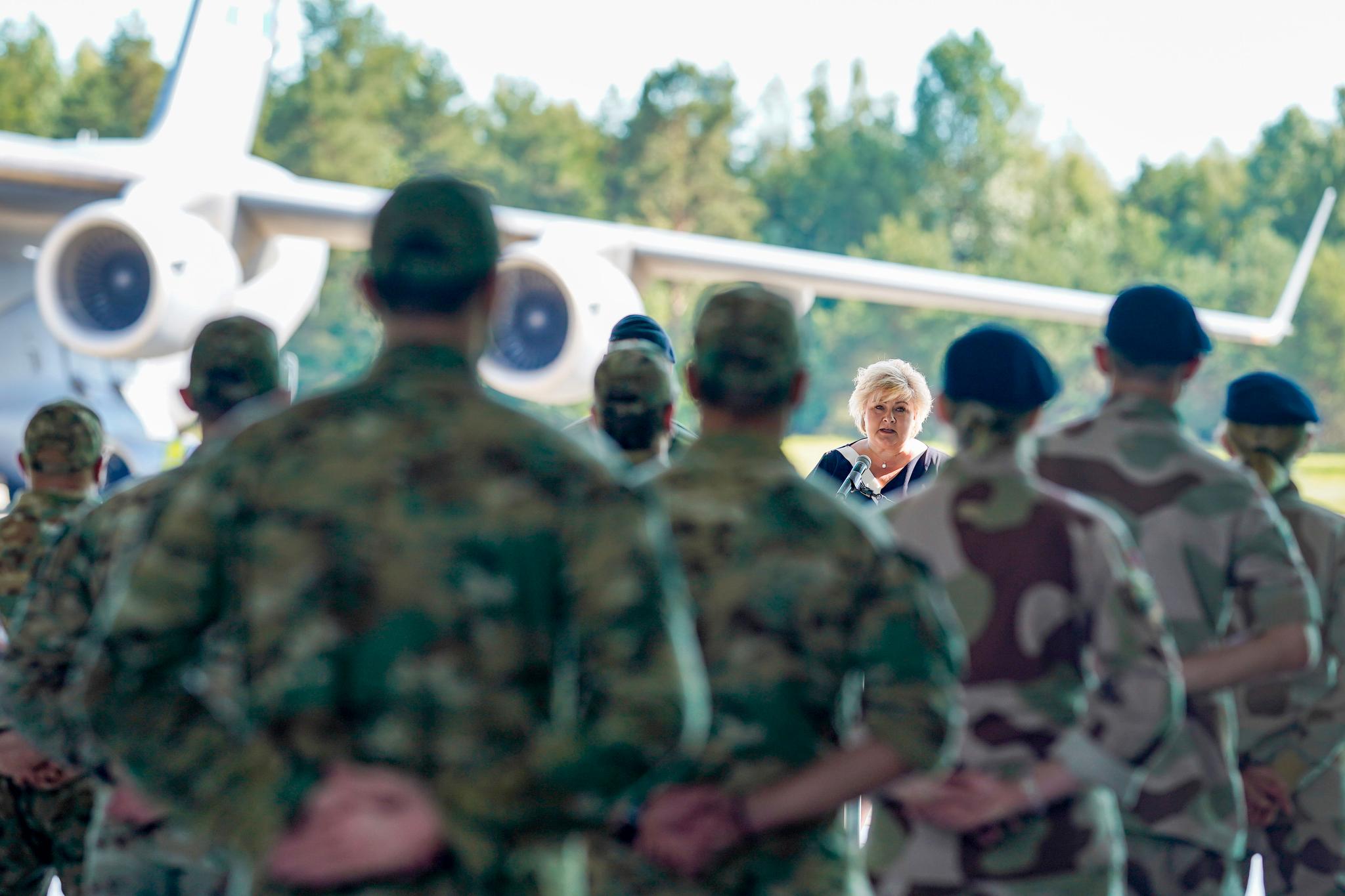 Her møter statsminister Erna Solberg de siste norske kampsoldatene som ble trukket ut av Afghanistan i juni.