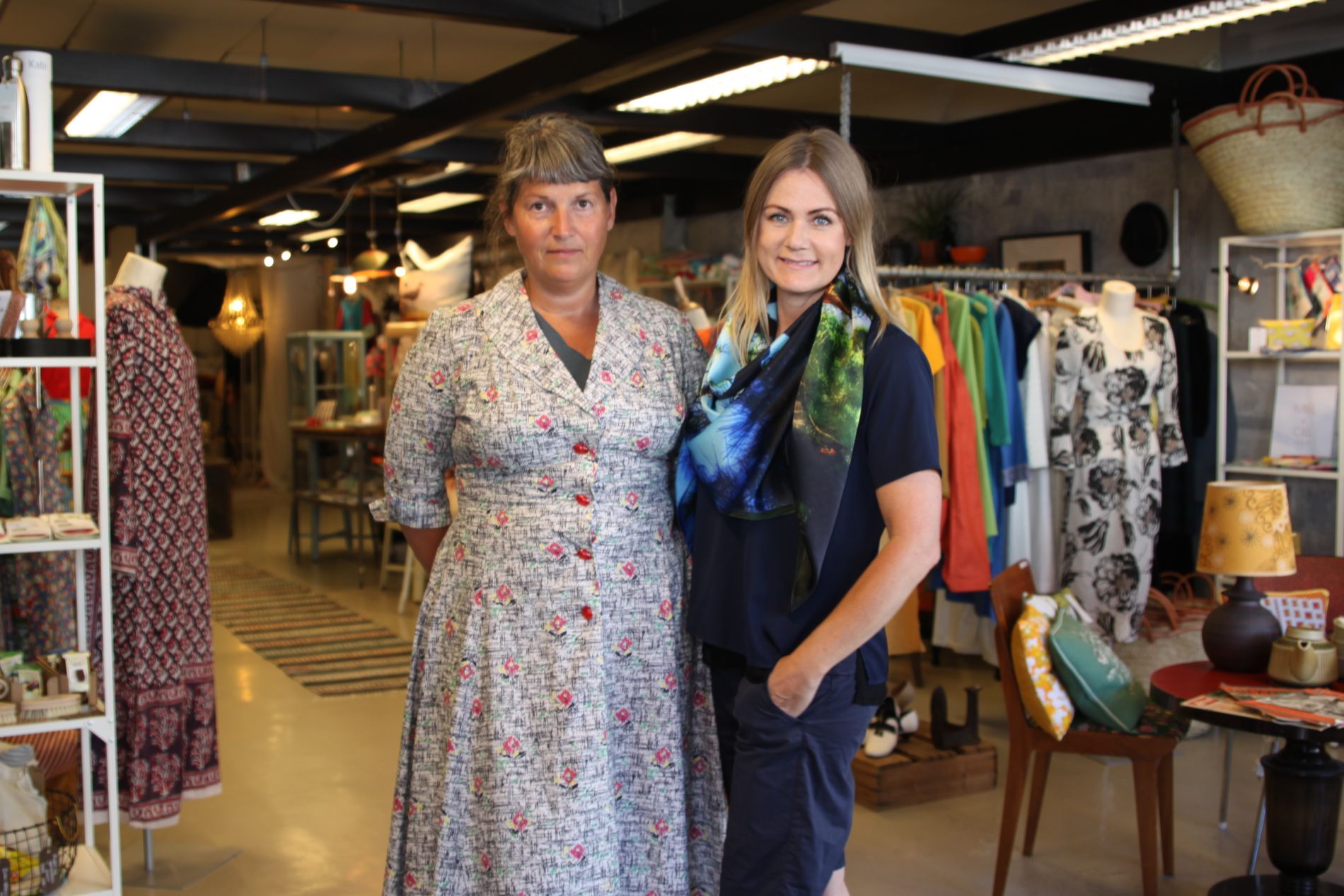 Jessica Romberg og Ingrid Charlotte Himberg er begge en del av «Kollektivet» vintage-butikk. 