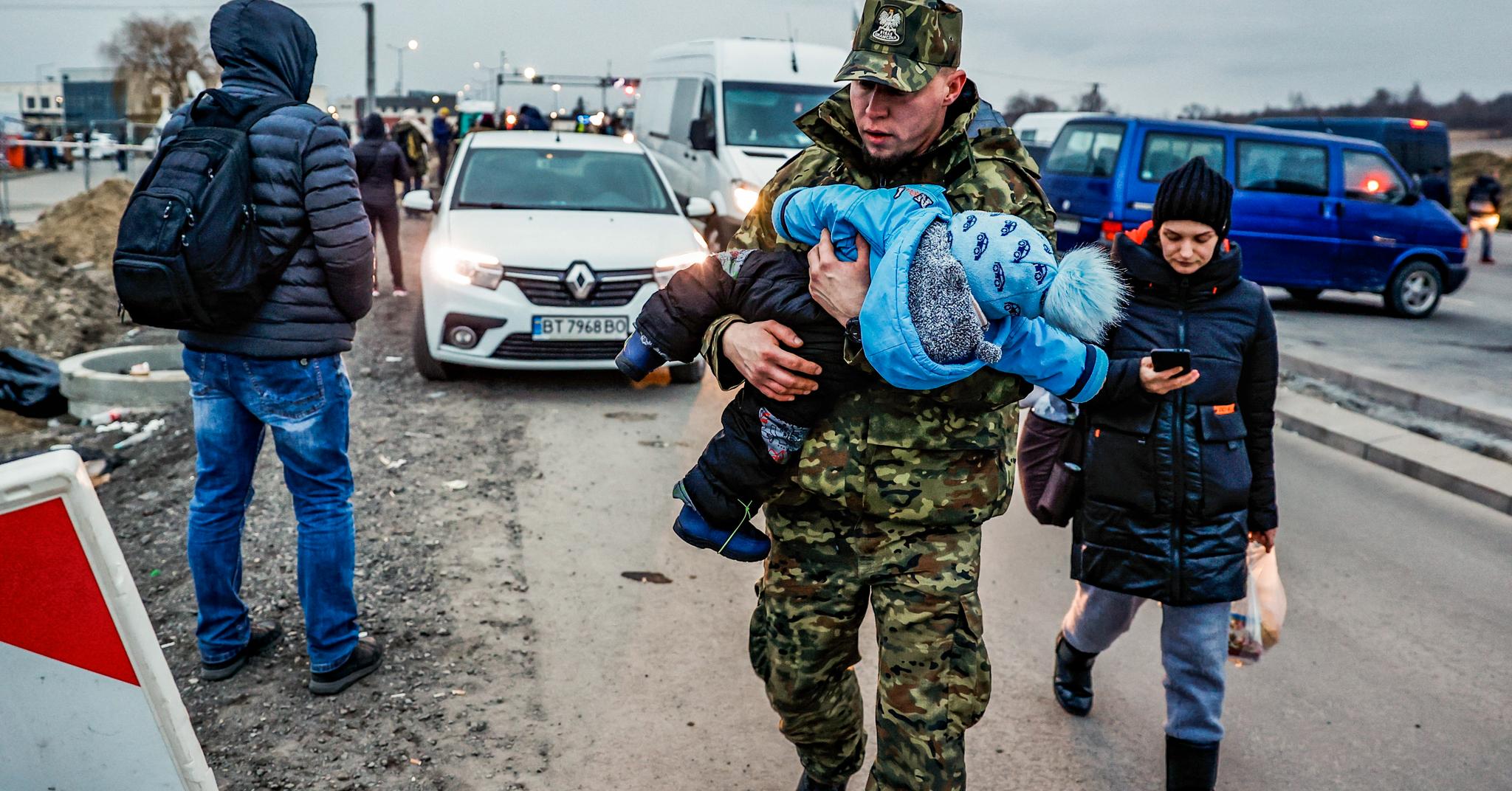 Halvannen million flyktninger har tatt seg over grensen fra Ukraina til Polen. 
