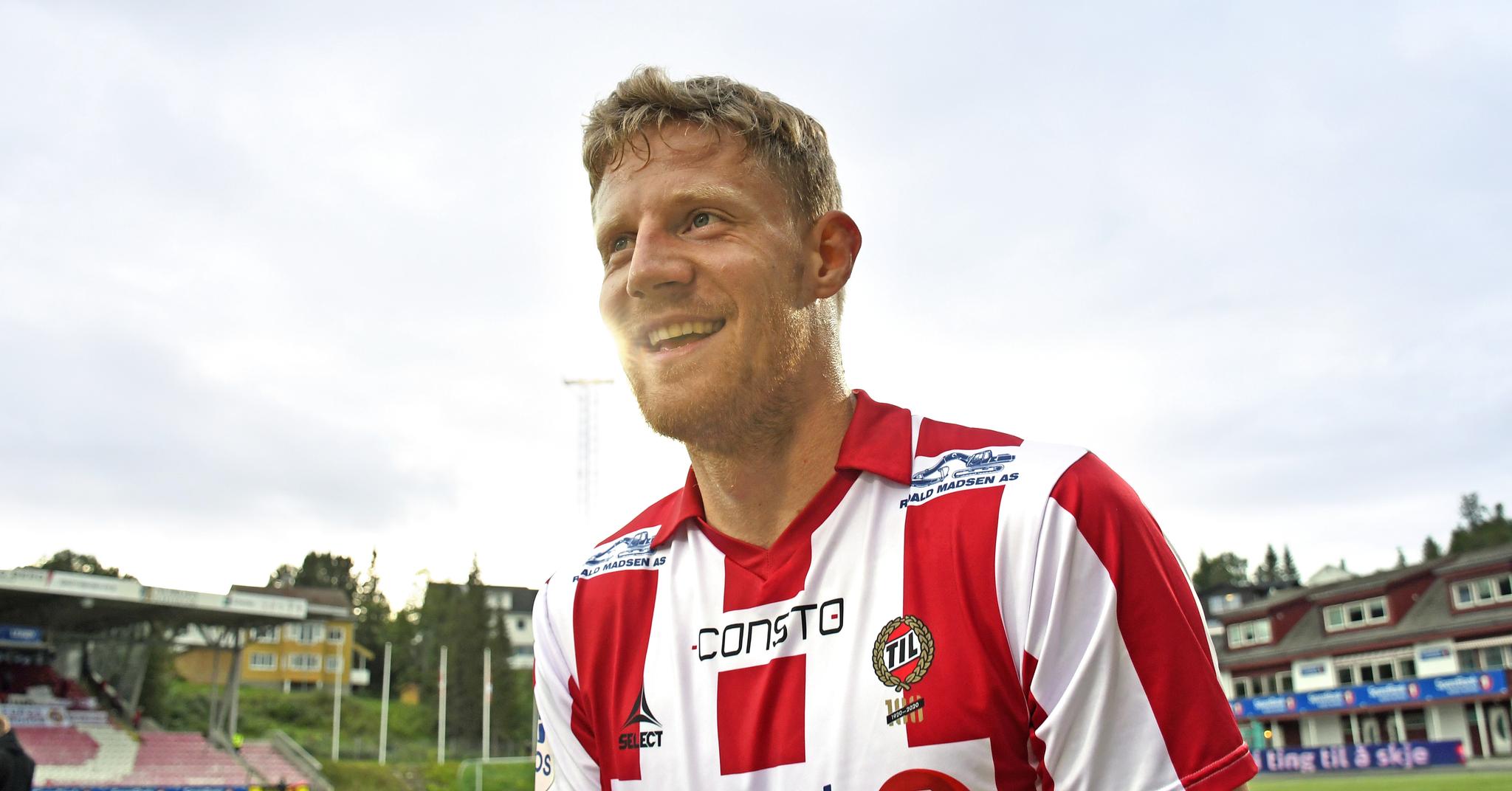 MIDTSTOPPERKJEMPE: Lars Sætra er her etter en seier i OBOS-ligaen i fjor.