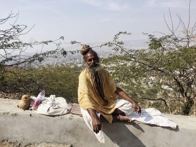 En av innbyggerne som bodde rundt Monkey tempelet i Jaipur.