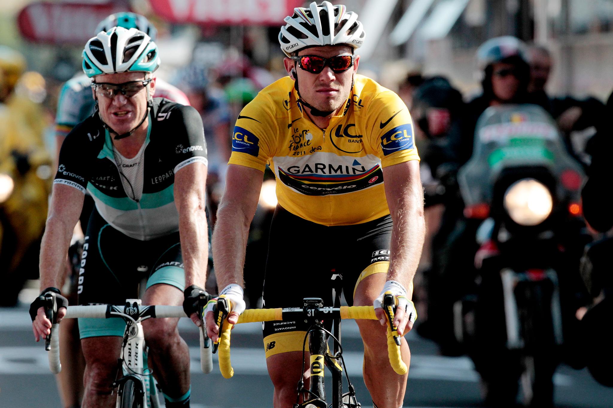 Thor Hushovd med den gule trøyen etter niende etappe i Tour de France i 2011. 
