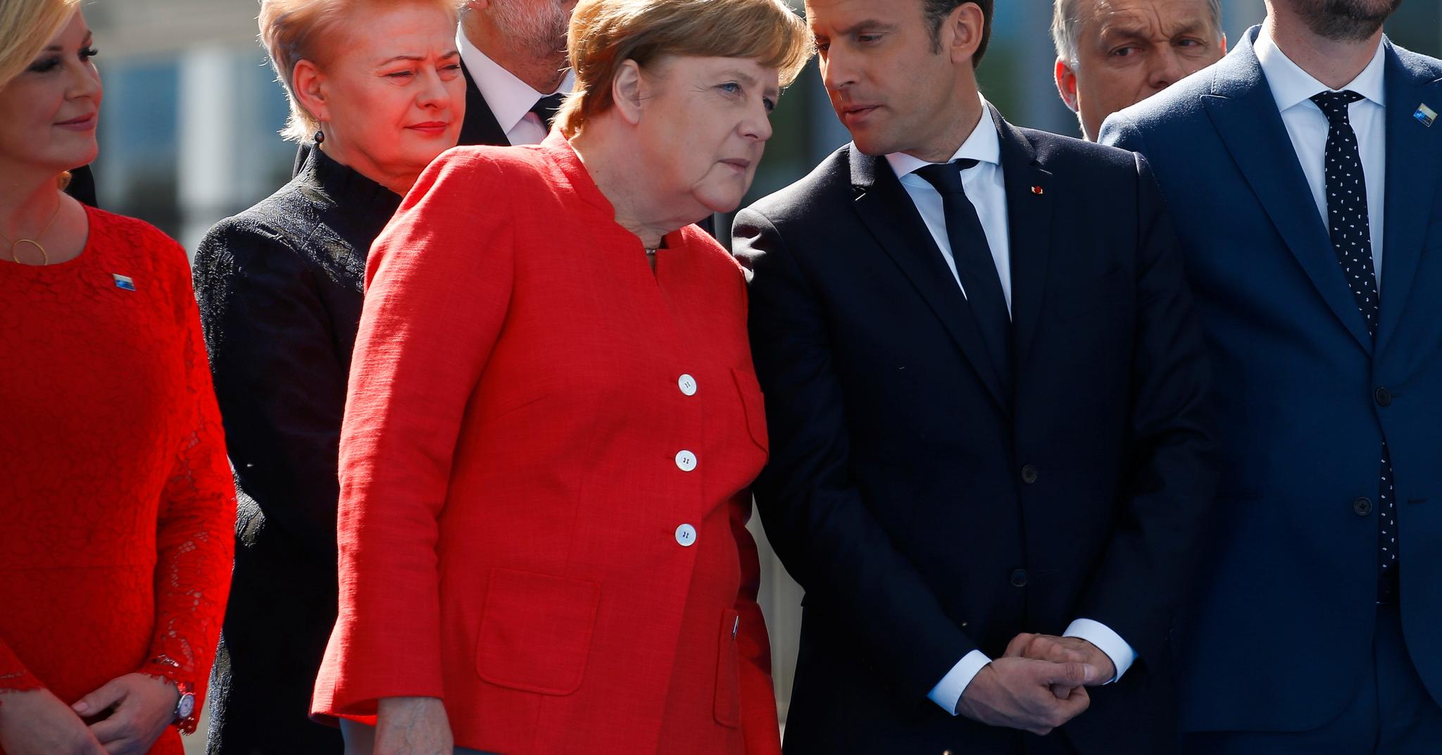 Tysklands forbundskansler Angela Merkel og Frankrikes president Emmanuel Macron snakker godt sammen.