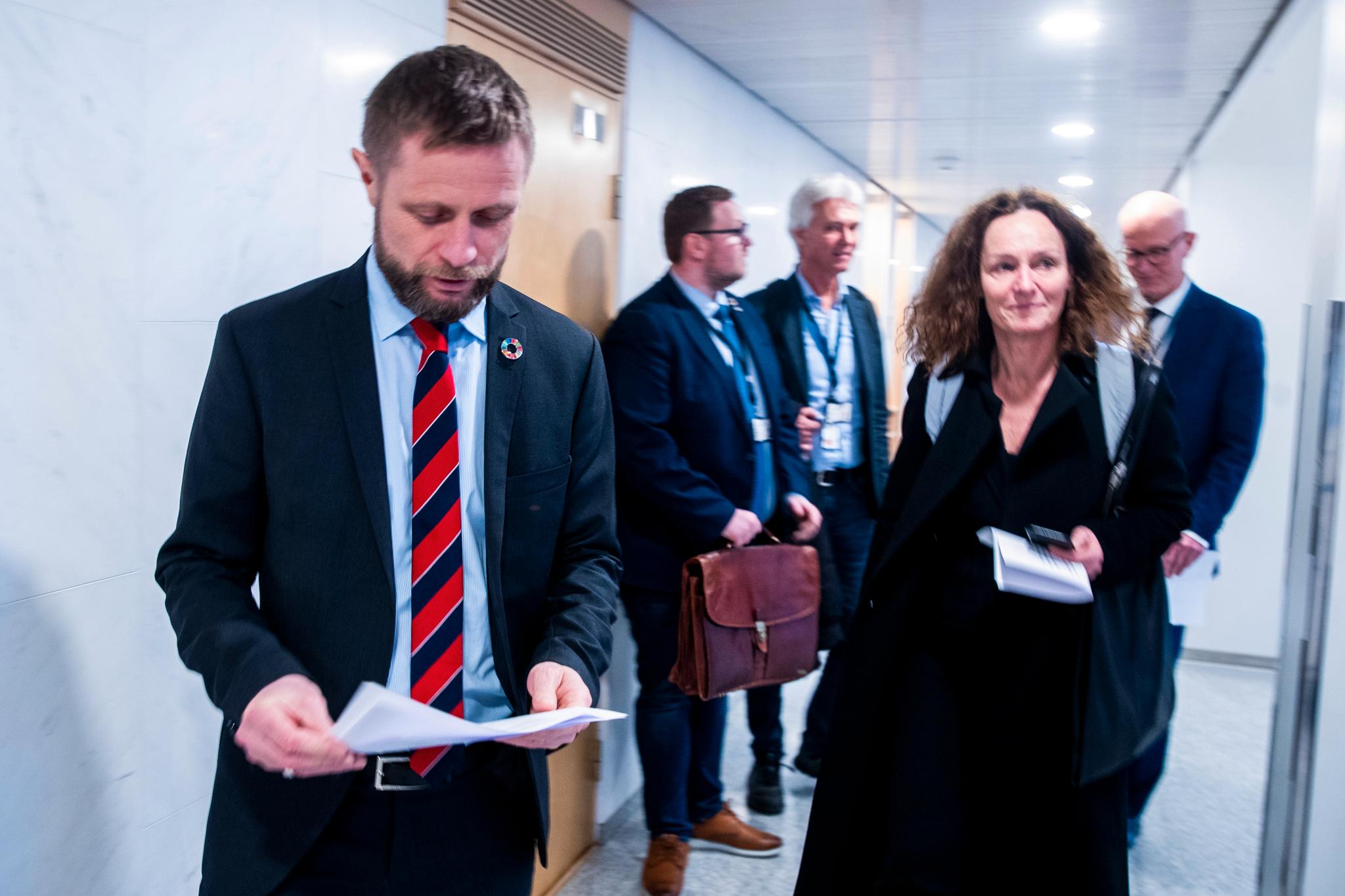 Daværende helseminister Bent Høie (H) og Camilla Stoltenberg dagen før Norge stengte ned i mars 2020. I årene før hadde hun advart mot budsjettkutt.
