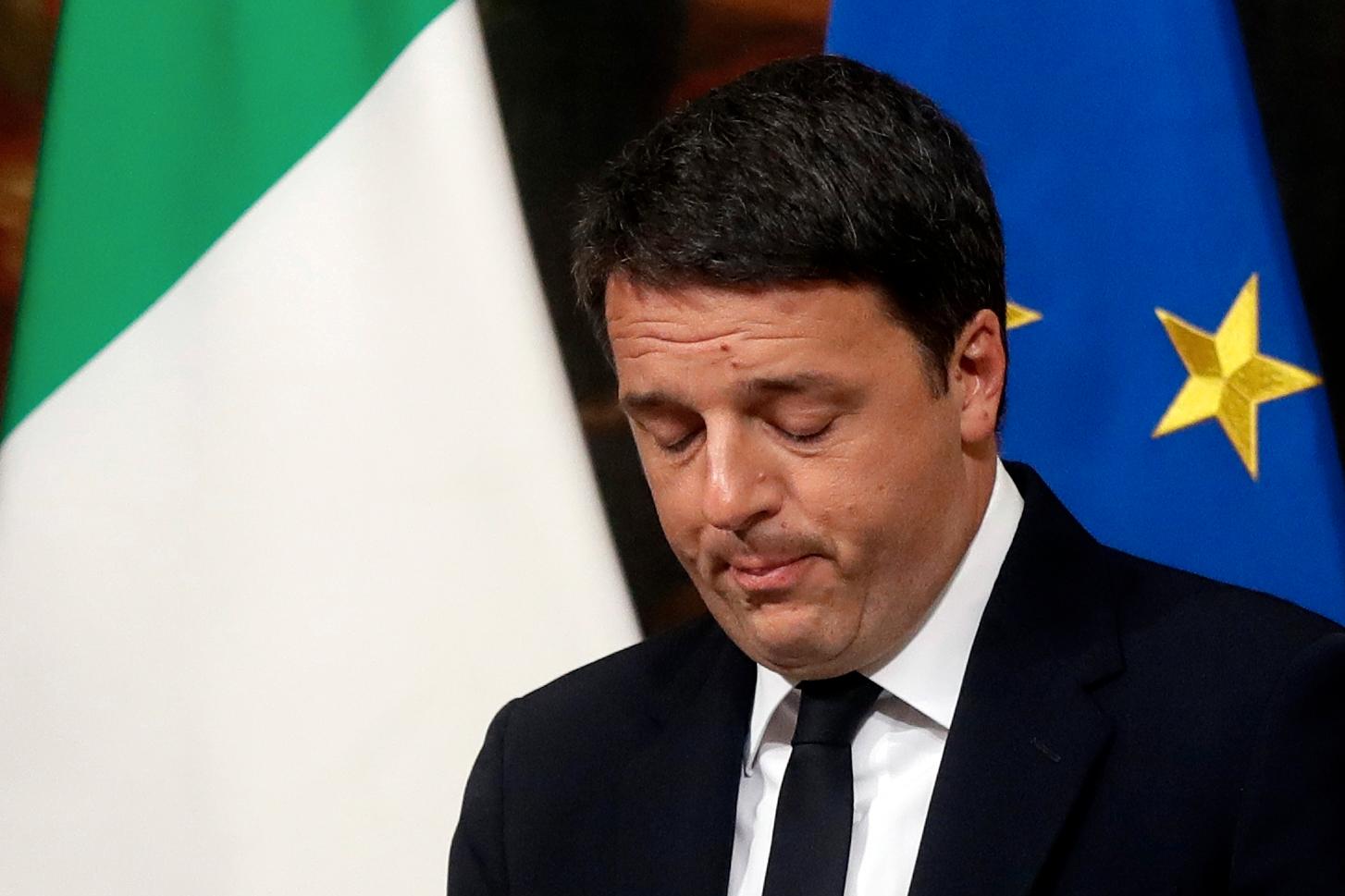 Il primo ministro italiano si dimette dopo la clamorosa sconfitta alle elezioni.  Ciò potrebbe aprire la strada ai populisti.