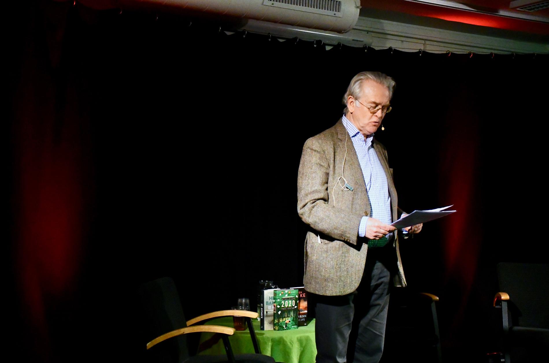 Forfatter Gunnar Staalesen innledet på kveldens krimfestival.||Gunnar Staalesen og Simen Ingemundsen i samtale.