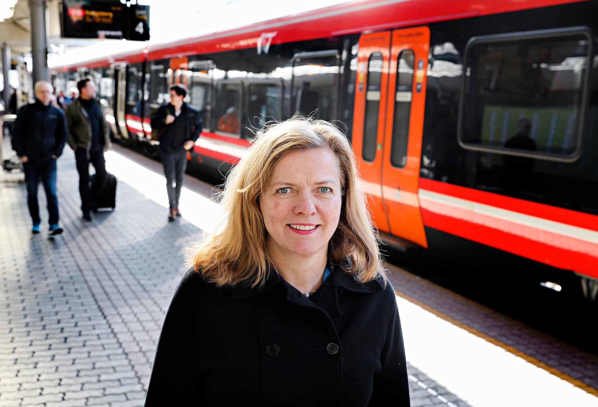 Kirsti Slotsvik er sjef for Jernbanedirektoratet og dermed norsk jernbanedirektør.