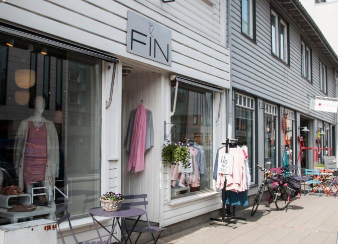 Fin _Hos nisjebutikken Fin i Skippergata 47 kan du shoppe deg til en fin garderobe._