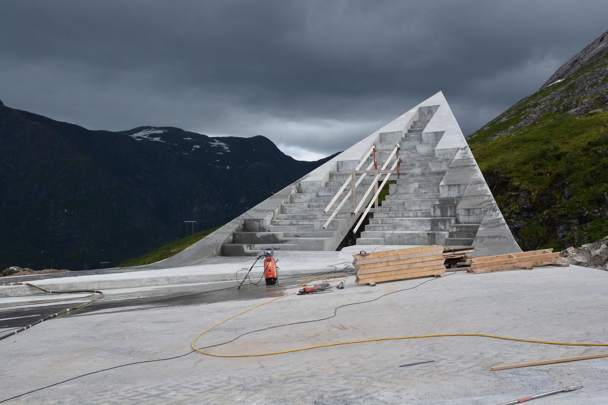 MEKTIG: - Satsingen på Nasjonale turistveger er imponerende og viktig for Norge, mener ekspert i markedsføring. Utsikten ligger på  vei mot det høyeste punktet på Gaularfjellet.