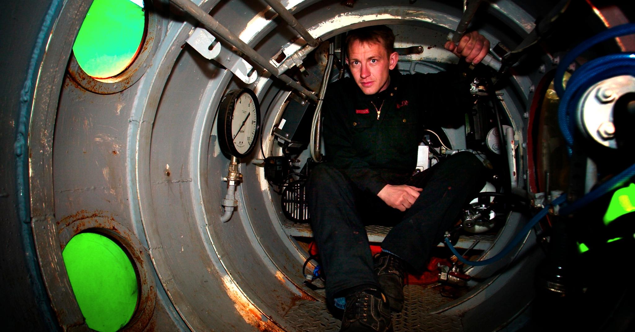  Et bilde fra 24. april 2004 viser Peter Madsen i sin hjemmebygde ubåt UC3 Nautilus. 