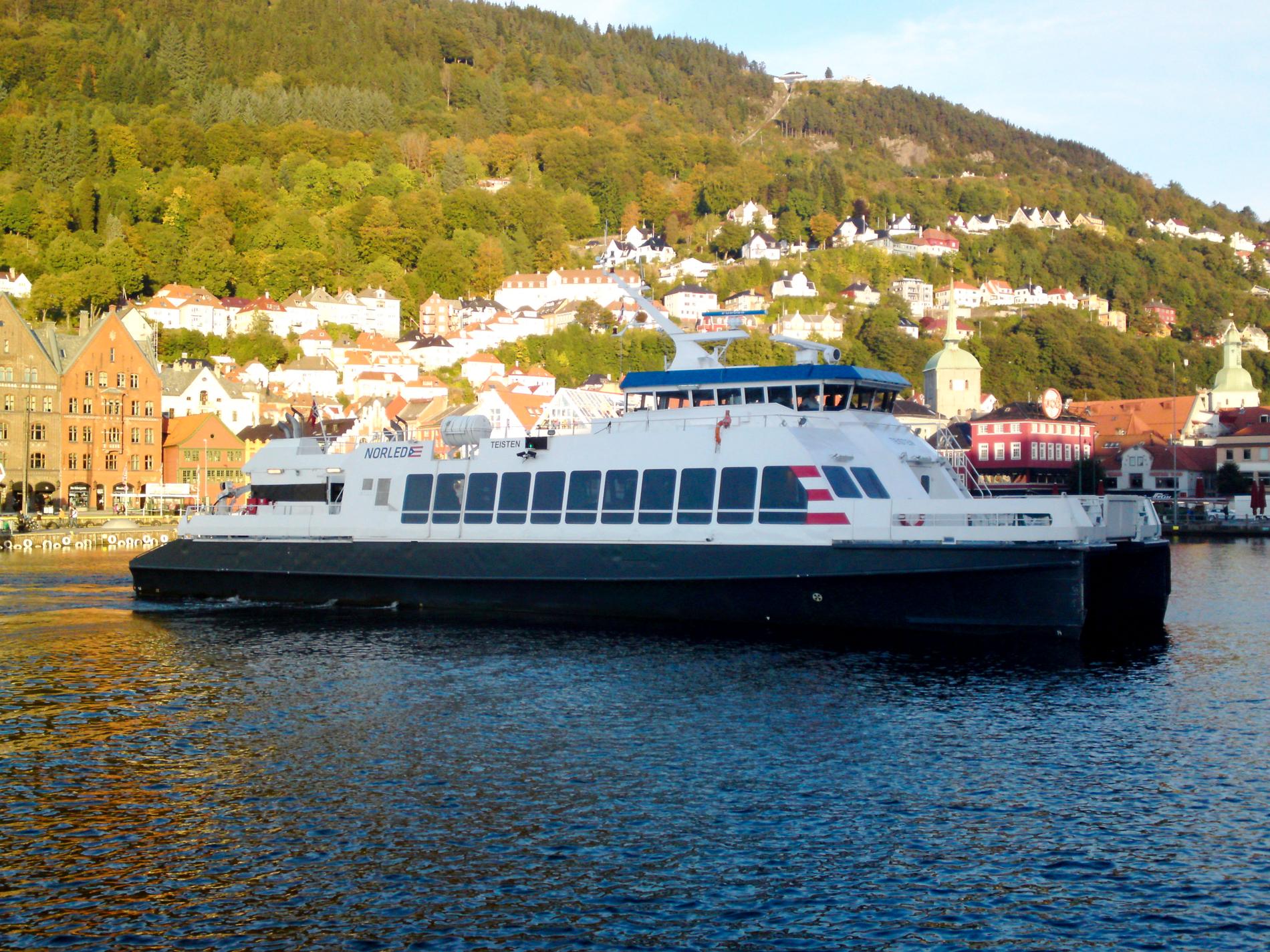 MS Teisten er ein av to passasjerbåtar som vil gå mellom Strandkaien og Ågotnes VM-søndagen 24. september.