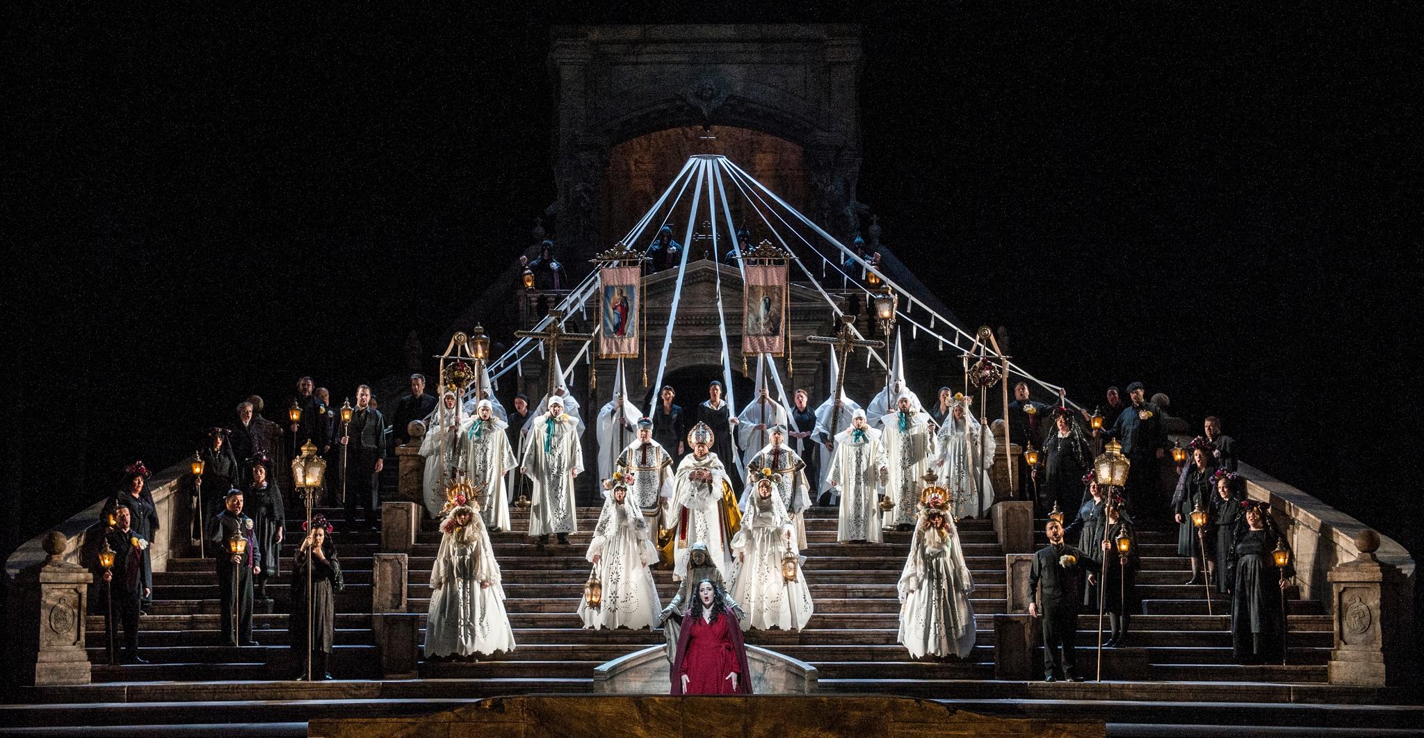 I romjulen kan du få med deg Cavallaeria Rusticana i Operaen og også oppleve operaen Pagliacci.