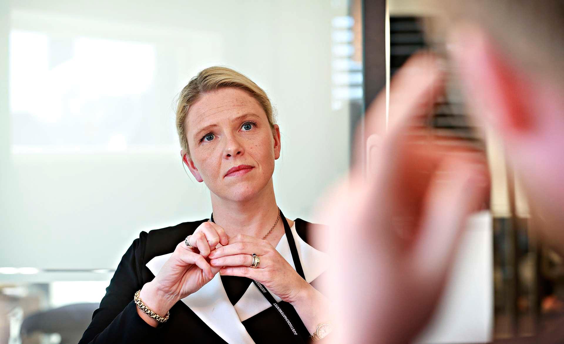 Frp-statsråd Sylvi Listhaug på sitt kontor i Justis- og beredskapsdepartementets lokaler i Nydalen i Oslo.
