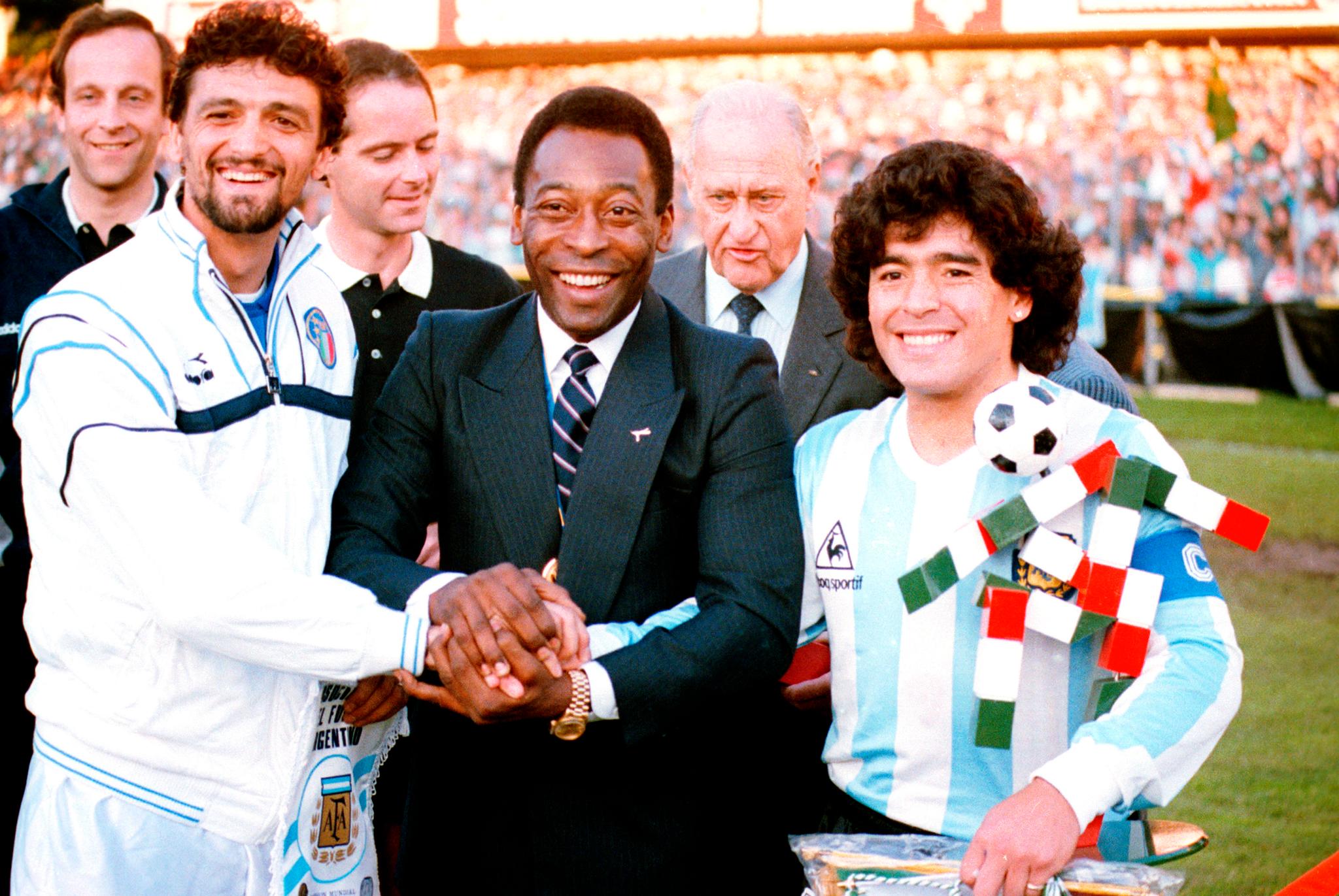 Pelé sammen med italienske Alessandro Altobelli og Diego Maradona foran en landskamp mellom Italia og Argentina i 1987.