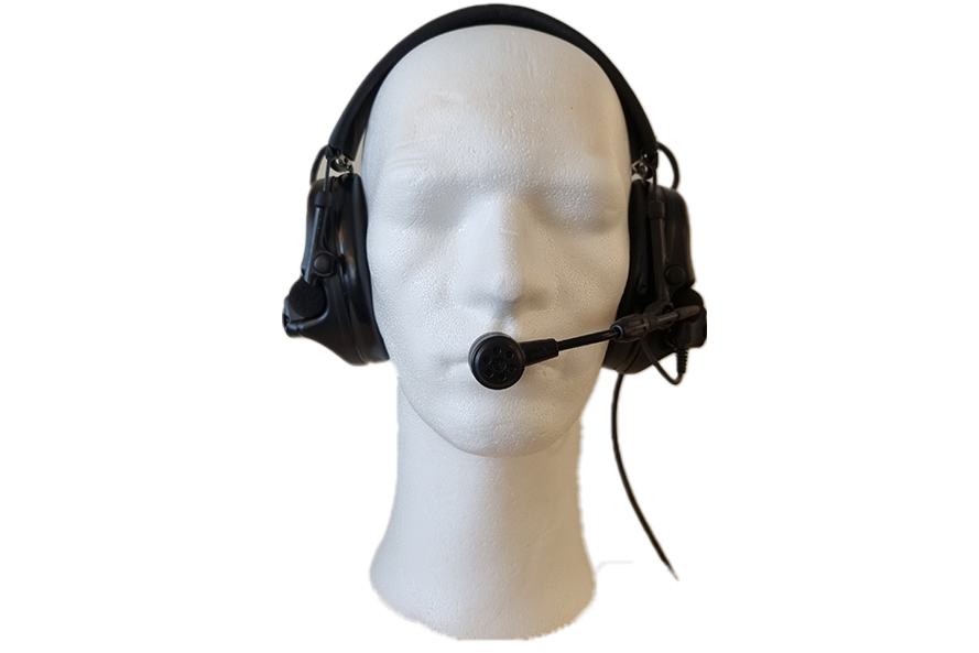 Slike hodetelefoner – kalt «aktivt hørselvern» – er standardutstyr i politiets utrykningsenhet.