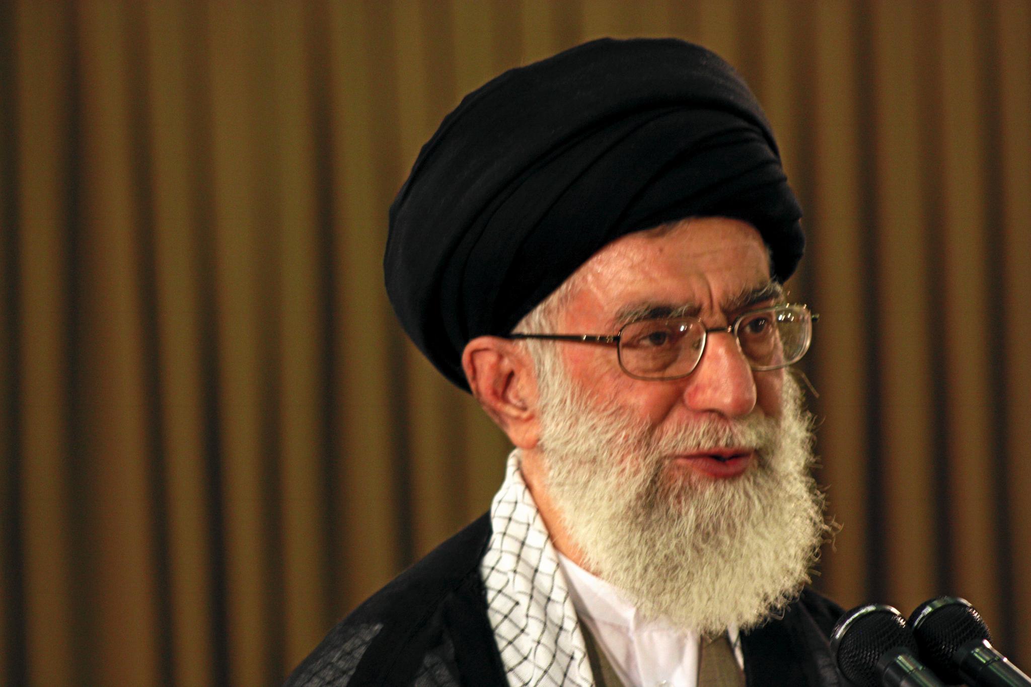 Irans øverste leder Ali Khamenei sier at Israel må og vil bli straffet for angrepet på det iranske konsulatet i Syria tidligere i april.