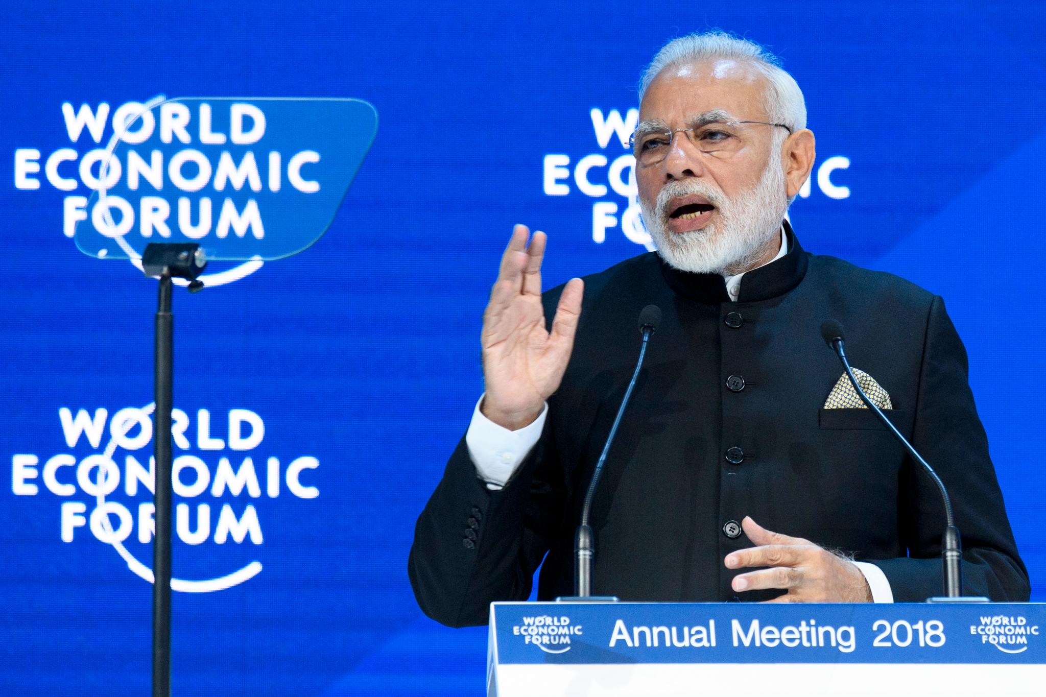 Indias statsminister Narendra Modi leder verdens største demokrati med 1,35 milliarder innbyggere. Under sin tale i Davos la han vekt på indisk filosofi og kulturelle verdier og slo samtidig et slag for yoga.