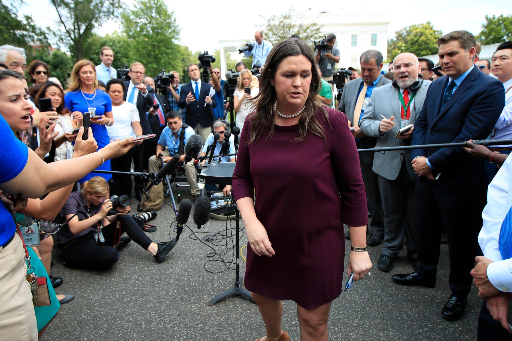 Sarah Huckabee Sanders fotografert etter å ha snakket med journalister utenfor Det hvite hus 29. mai 2019. 