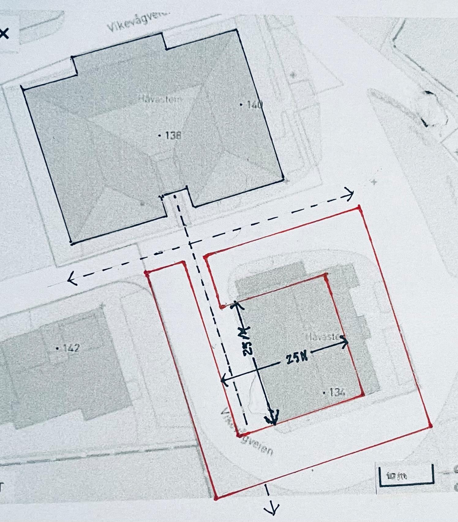 Vikevåg trenger en plass avgrenset med en lav bebyggelse med 2- 3etasjer. Intim men ikke for liten, romslig men ikke for stor. 25 x 25 meter med atkomst i aksen fra hovedinngangen til Kulturhuset.