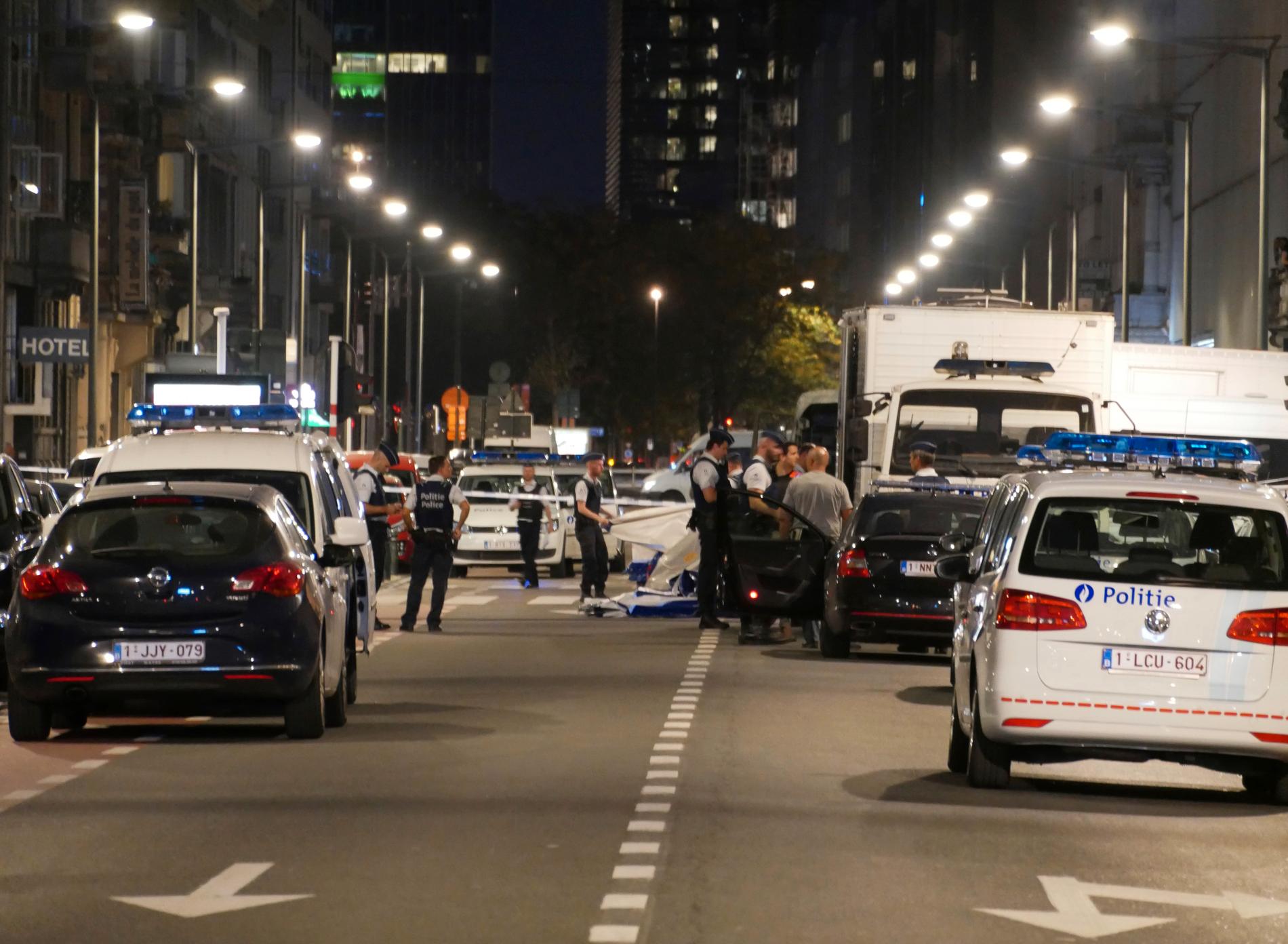 En mann ble skutt og drept etter å ha angrepet to soldater i sentrum av Brussel fredag kveld. Foto: AP / NTB scanpix