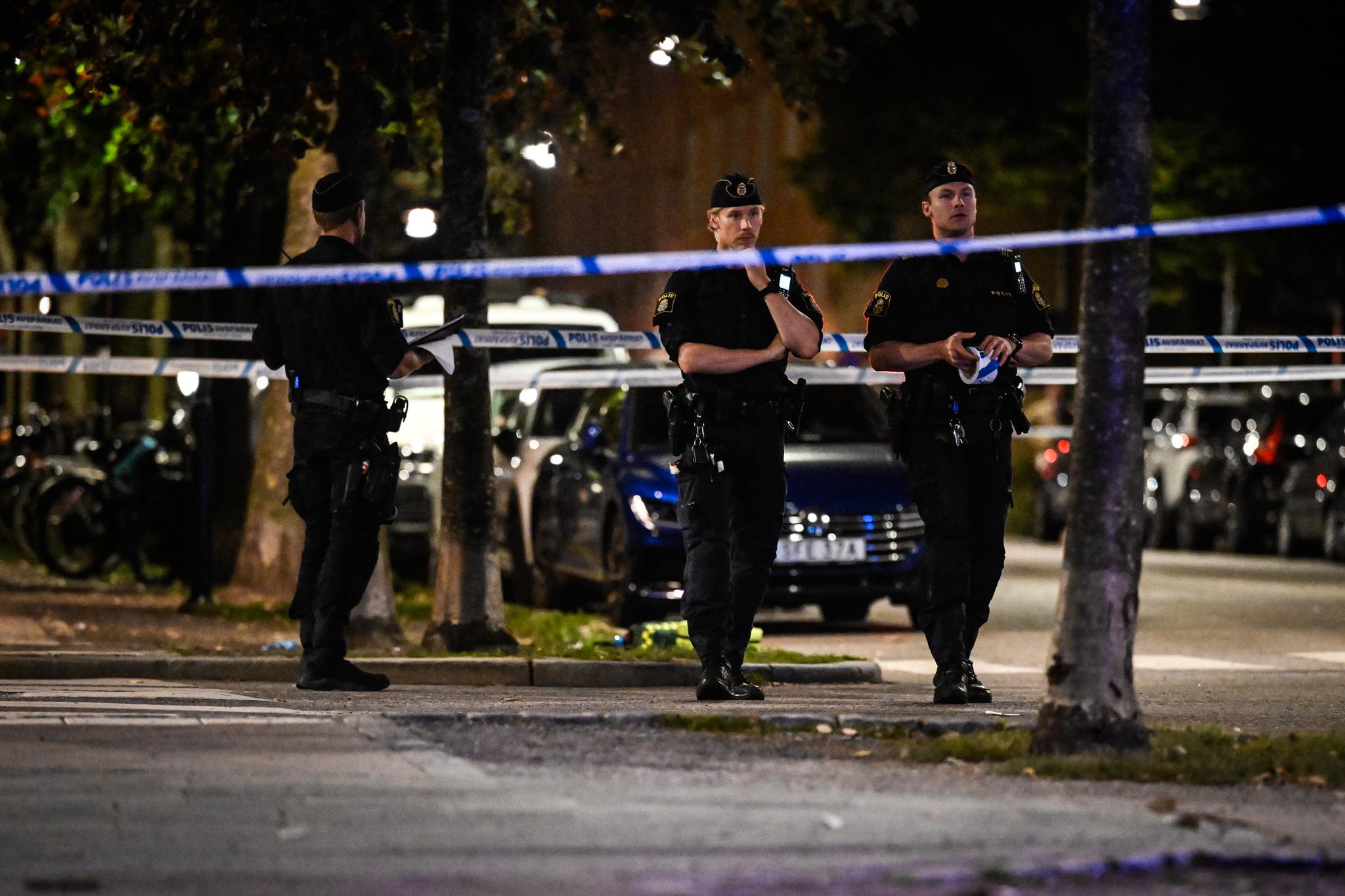 En mann ble funnet skutt i Vasastaden i Stockholm sentrum onsdag kveld. Han døde senere på sykehus. 