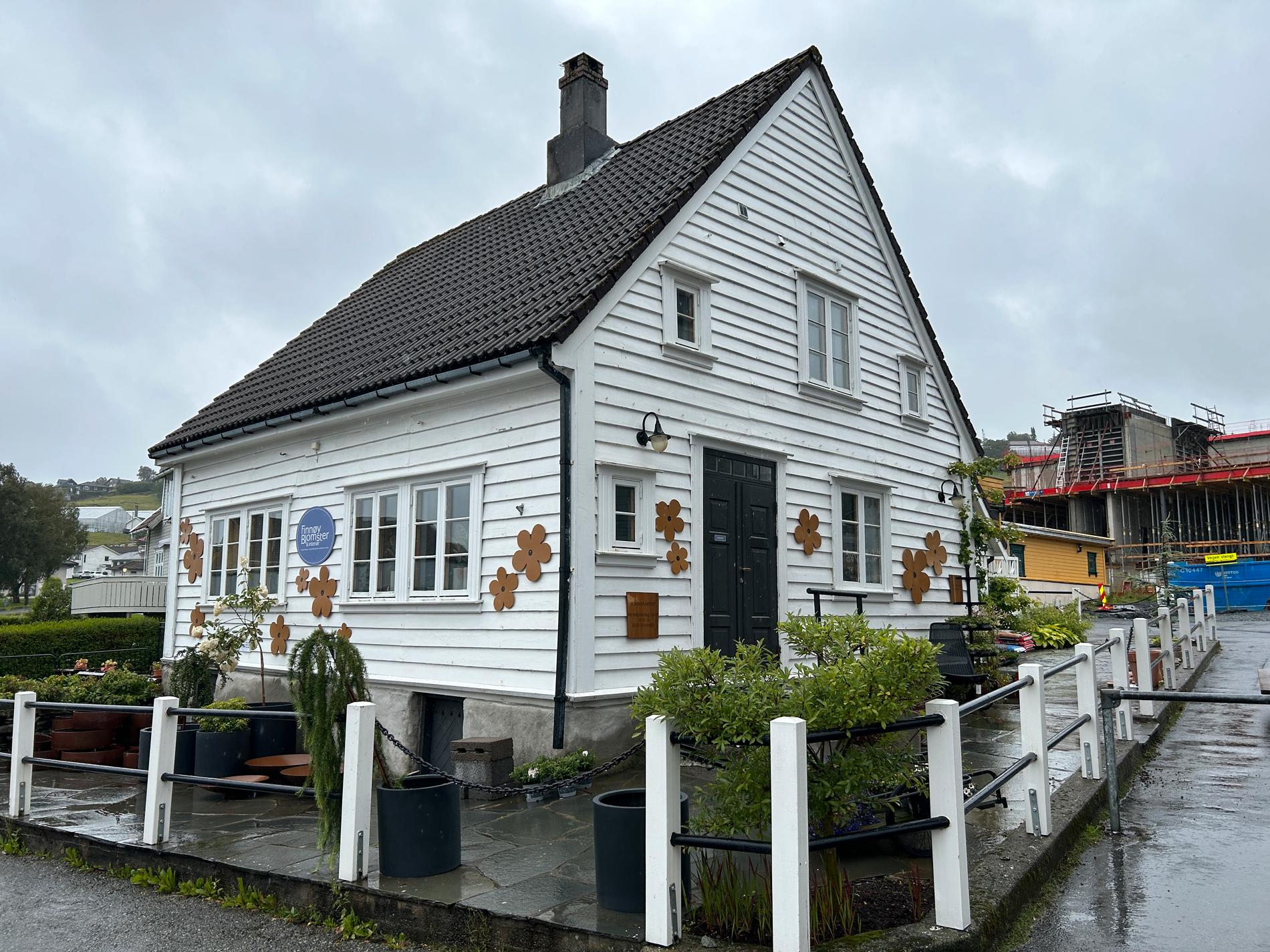 Judabergs eldste hus er blomsterbutikken, der du i dag blir ønskt velkomen av nokre fine og kjekke jenter, skriv Harald Få.