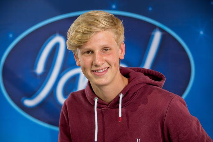 Casper Kuhlmann Kristensen (16) kjemper om å få synge på tv utover høsten. Nå trenger han alle stemmene han kan få.