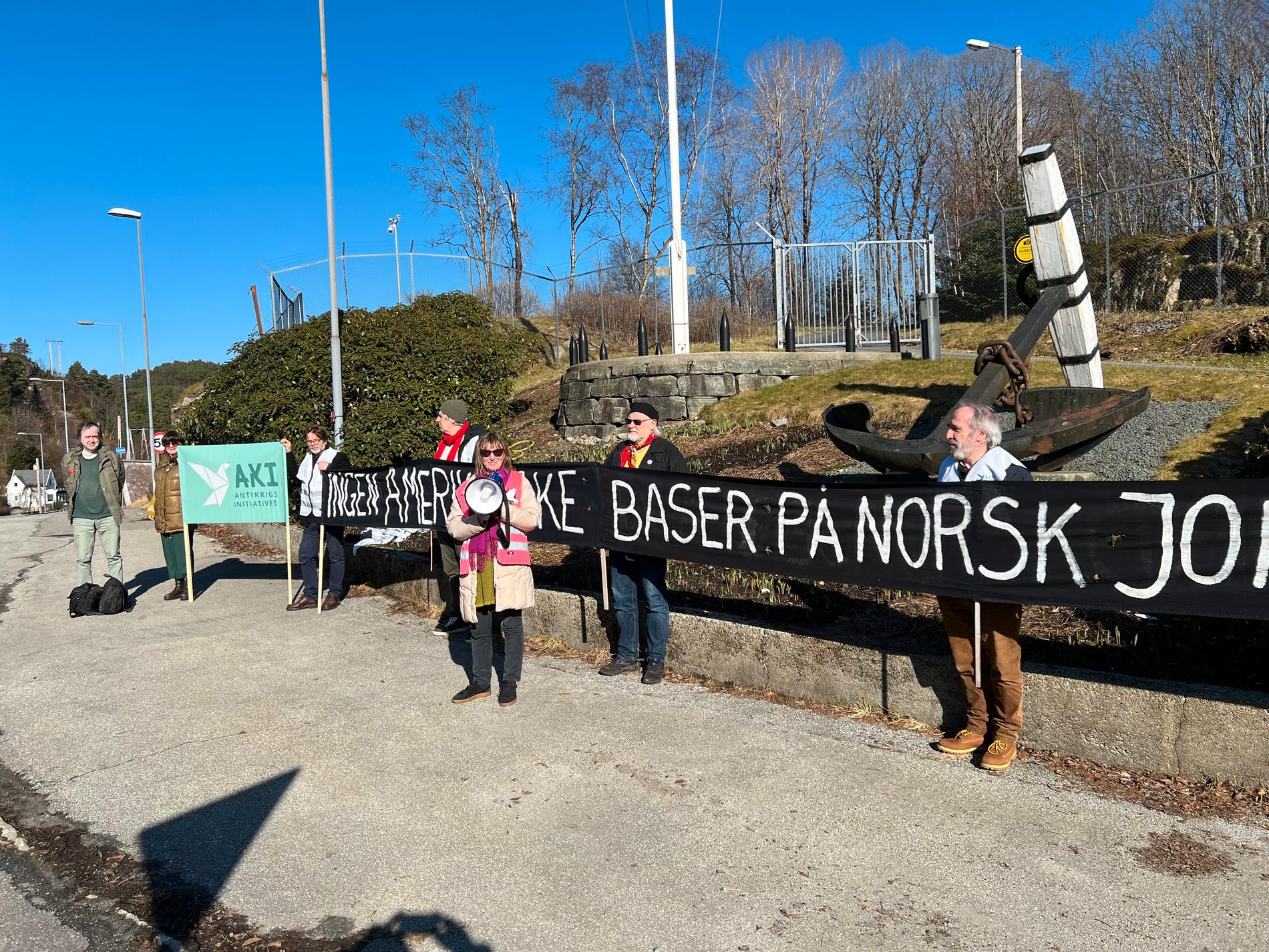 I mars var det demonstrasjon mot at USA skal bygge ut militær infrastruktur på Haakonsvern.