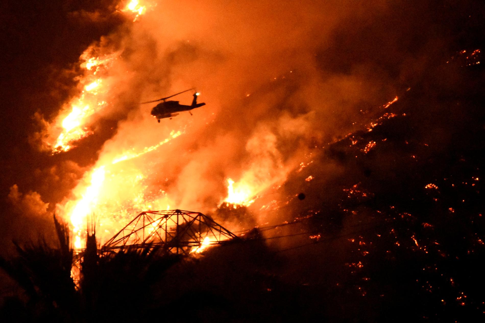 CALIFORNIA: En brann som herjer i California, strekker seg over 20 kvadratkilometer.