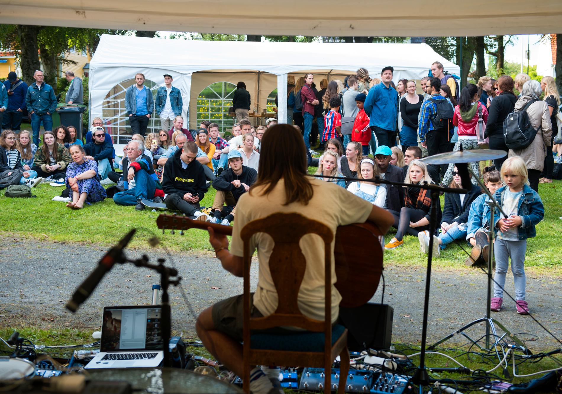 Bilde fra Munkehagen i 2015. En gratis festival som arrangeres hvert år på Eiganes i Stavanger. Kunst og musikk i skjønn forening, og studentvennlig.