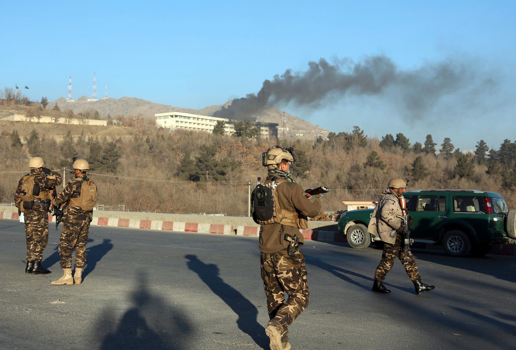 Minst 22 mennesker ble drept i lørdagens angrep mot Intercontinental-hotellet i Kabul. Foto: AP / NTB scanpix