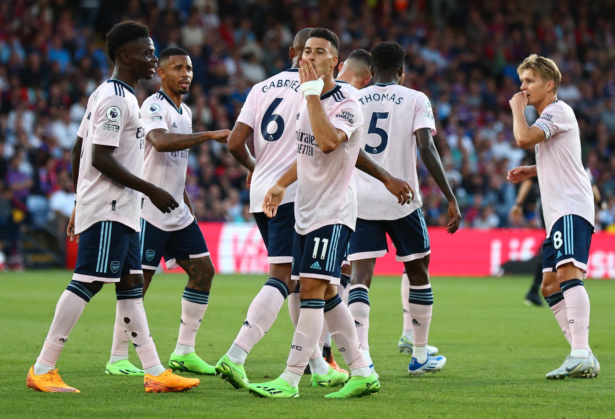 1–0: Gabriel Martinelli og Arsenal jubler for kveldens første scoring.