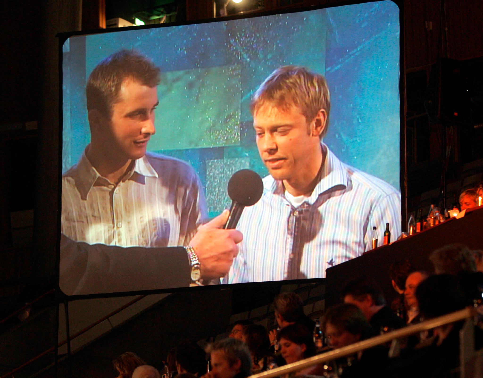 Hanevold via videolink da han og skiskyttergutta vant pris på Idrettsgallaen i 2006.