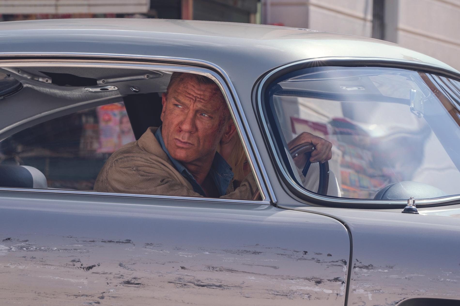 Kjører inn på kinoene – etter at premieren er blitt flyttet flere ganger: James Bond i Daniel Craigs skikkelse. 