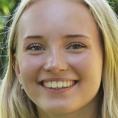Ronja Larsen (19)