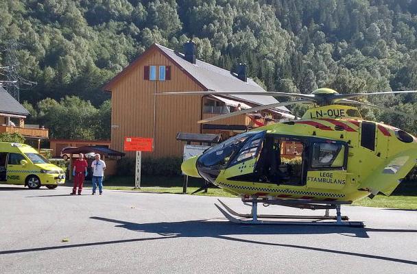 STOR AKSJON: En person ble fløyet til Ullevål sykehus etter ulykken, men også denne personen døde. 