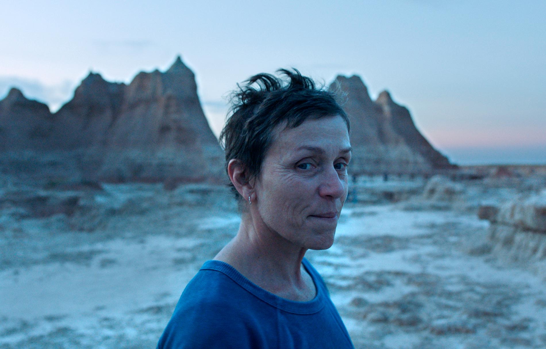 Snart får norske kinogjengere – der kinoene er åpne iallfall – oppleve Frances McDormand prisbelønte «Nomadland». 