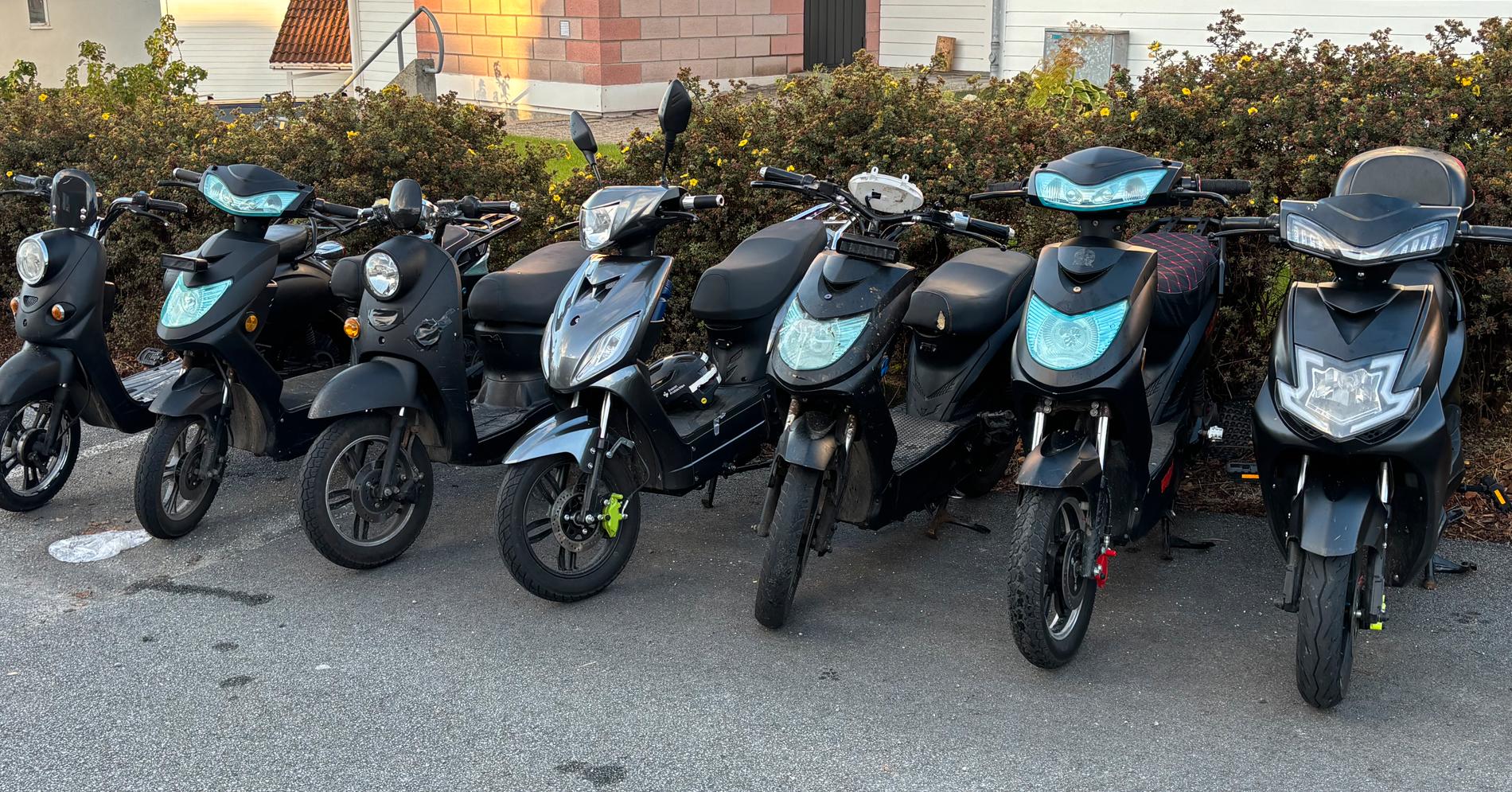 Disse ble beslaglagt: Ni elever måtte ta beina fatt