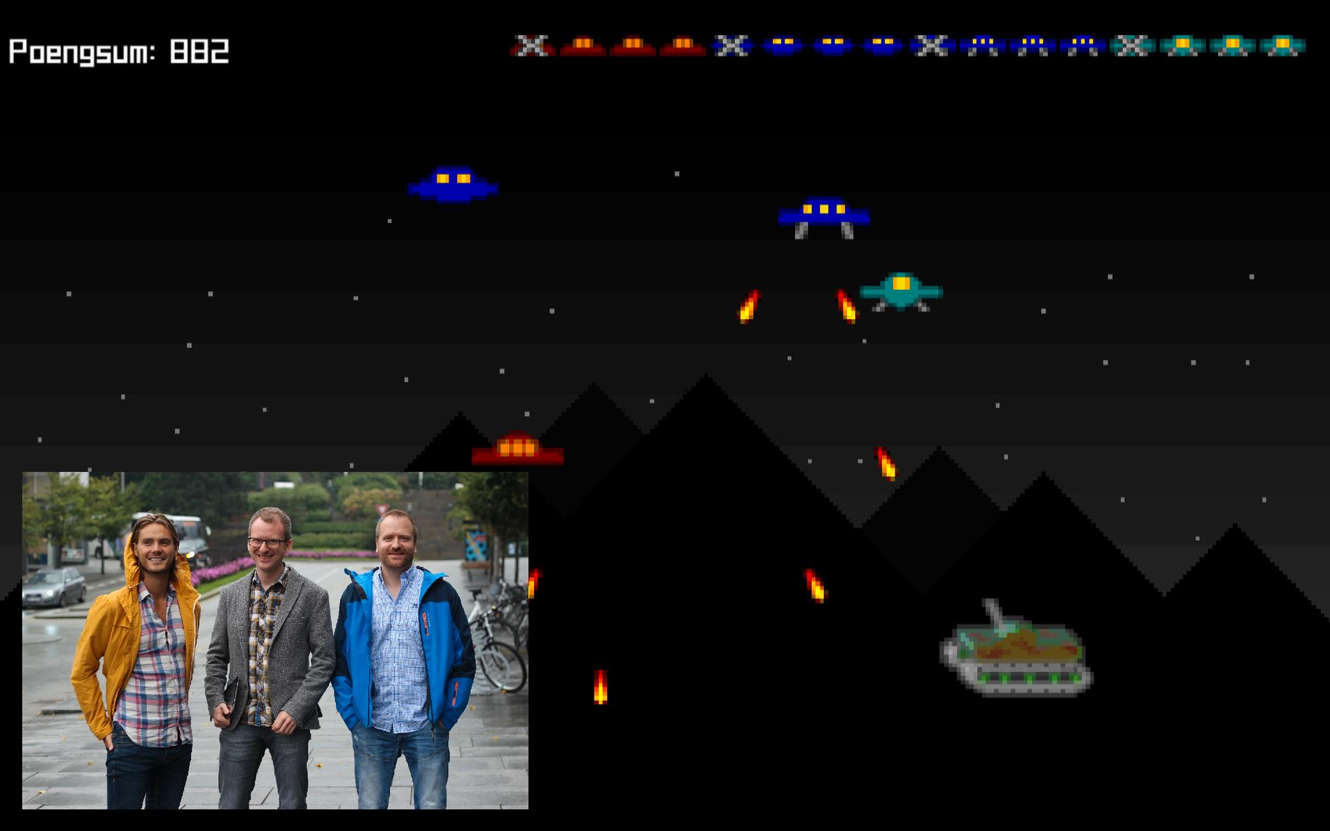 UFO-JAKT: For 20 år siden utviklet Arnfinn (i midten) spillet UFO Hunter. Nå skal det lanseres. Til venstre Marcus Hølland Eikeland, til høyre John Mæland.