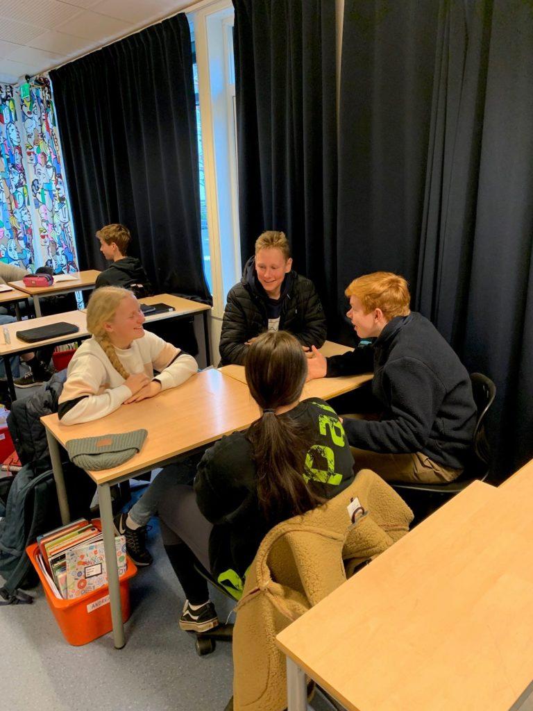  Frsik diskusjon og delte meiningar om framtida i Rennesøy i klasse 10 A på Rennesøy skule. 