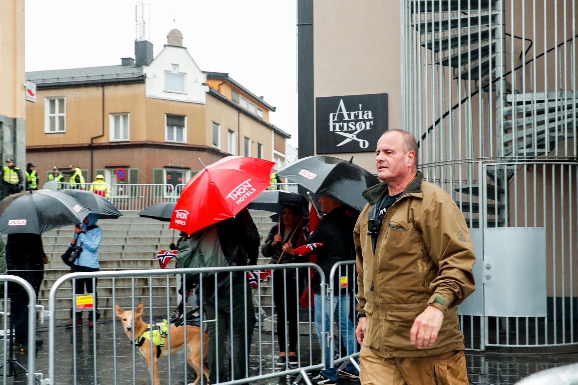 Sian-leder Lars Thorsen under lørdagens markering i sentrum av Hamar. 