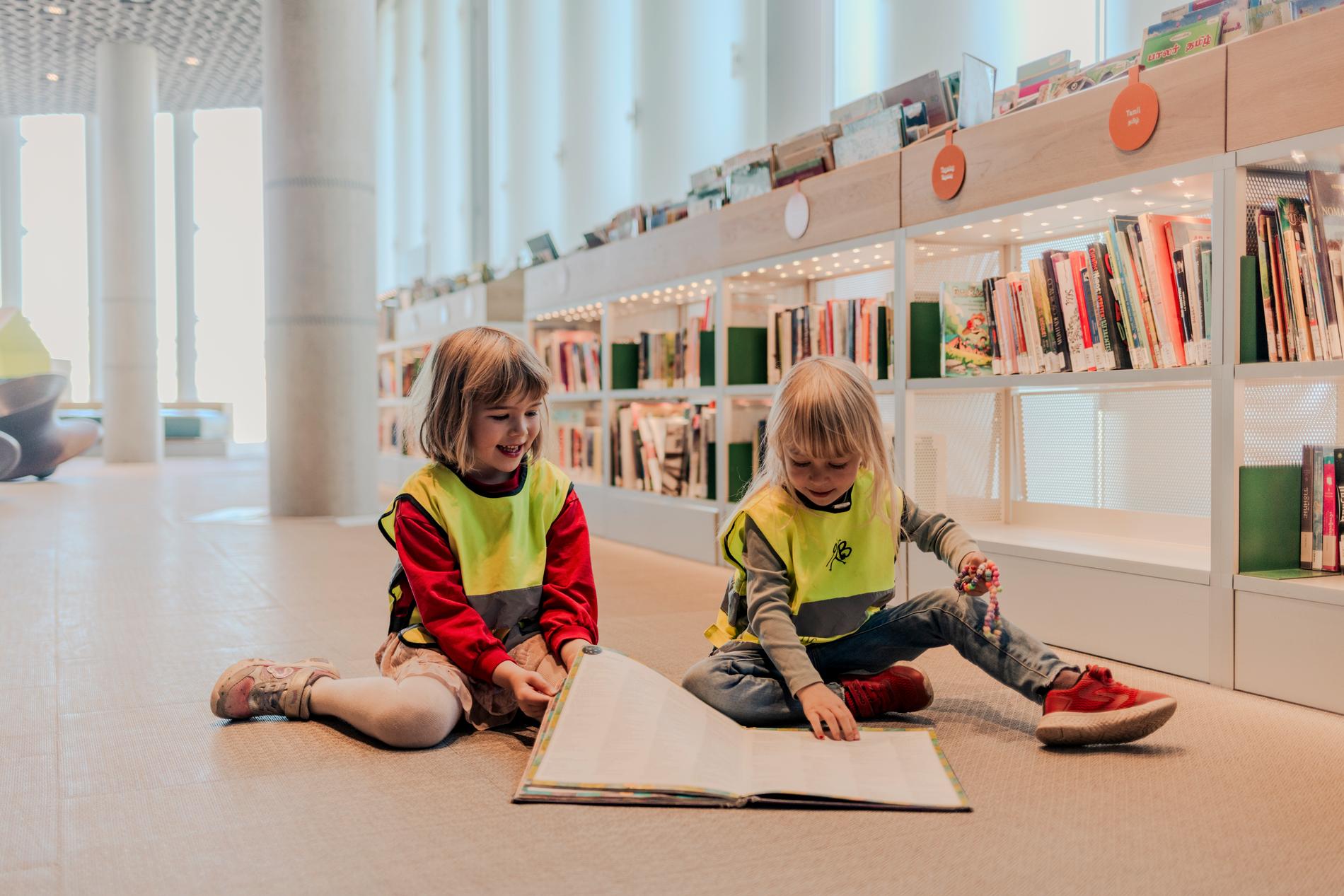 Vil innføre leseferie i stedet for høstferie: – Dette liker jeg, sier kunnskapsminsteren