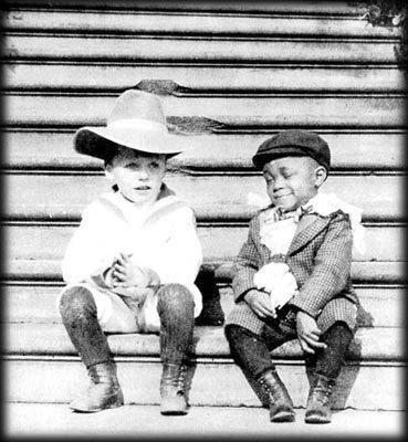 Quentin Roosevelt og kameraten Rosewell Pinckney var medlemmer av Det hvite hus-gjengen – en gruppe lett ustyrlige lekekamerater. En gang tok Quentin med seg ponnien Algonquin i heisen på sykebesøk til lillebroren Archie.