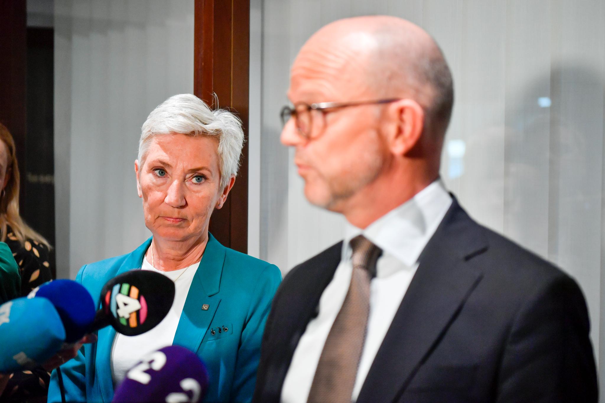 NHO-leder Ole Erik Almlid og LO-leder Peggy Hessen Følsvik møtte mediene torsdag ettermiddag for å fortelle mer detaljert om enigheten mellom de to streikende partene. 