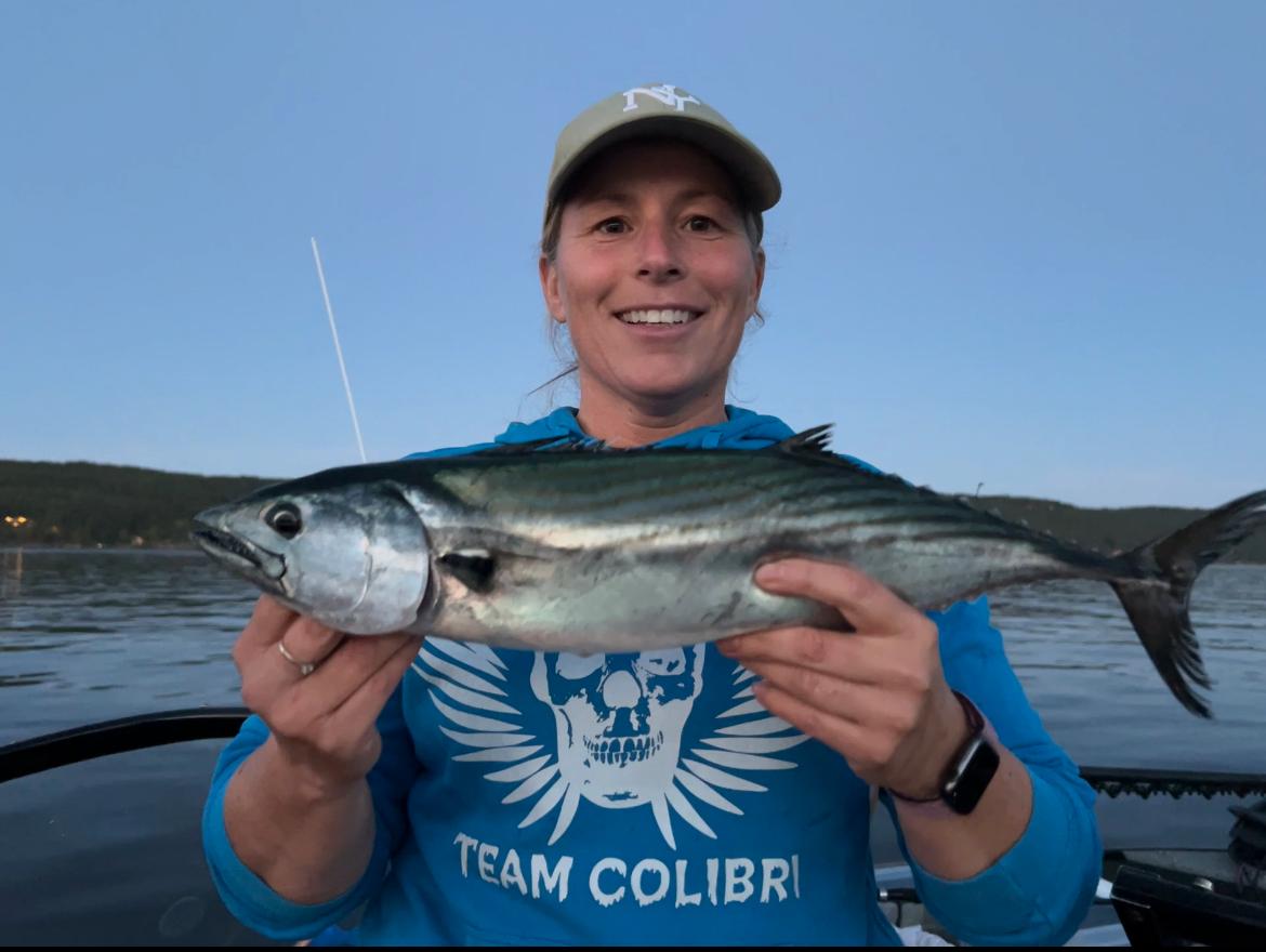 Sportsfisker Vera Kejr fikk en stripet pelamide på kroken for to uker siden.
