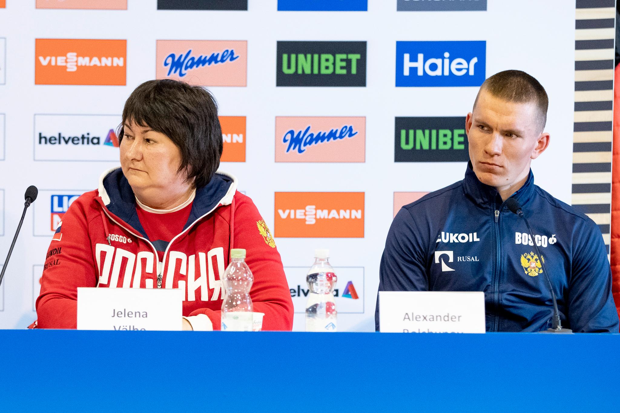 RUSSISK DUO: Jelena Välbe er skipresident for Russland. Her sammen med nasjonens store skistjerne Aleksandr Bolsjunov under VM i 2019. 