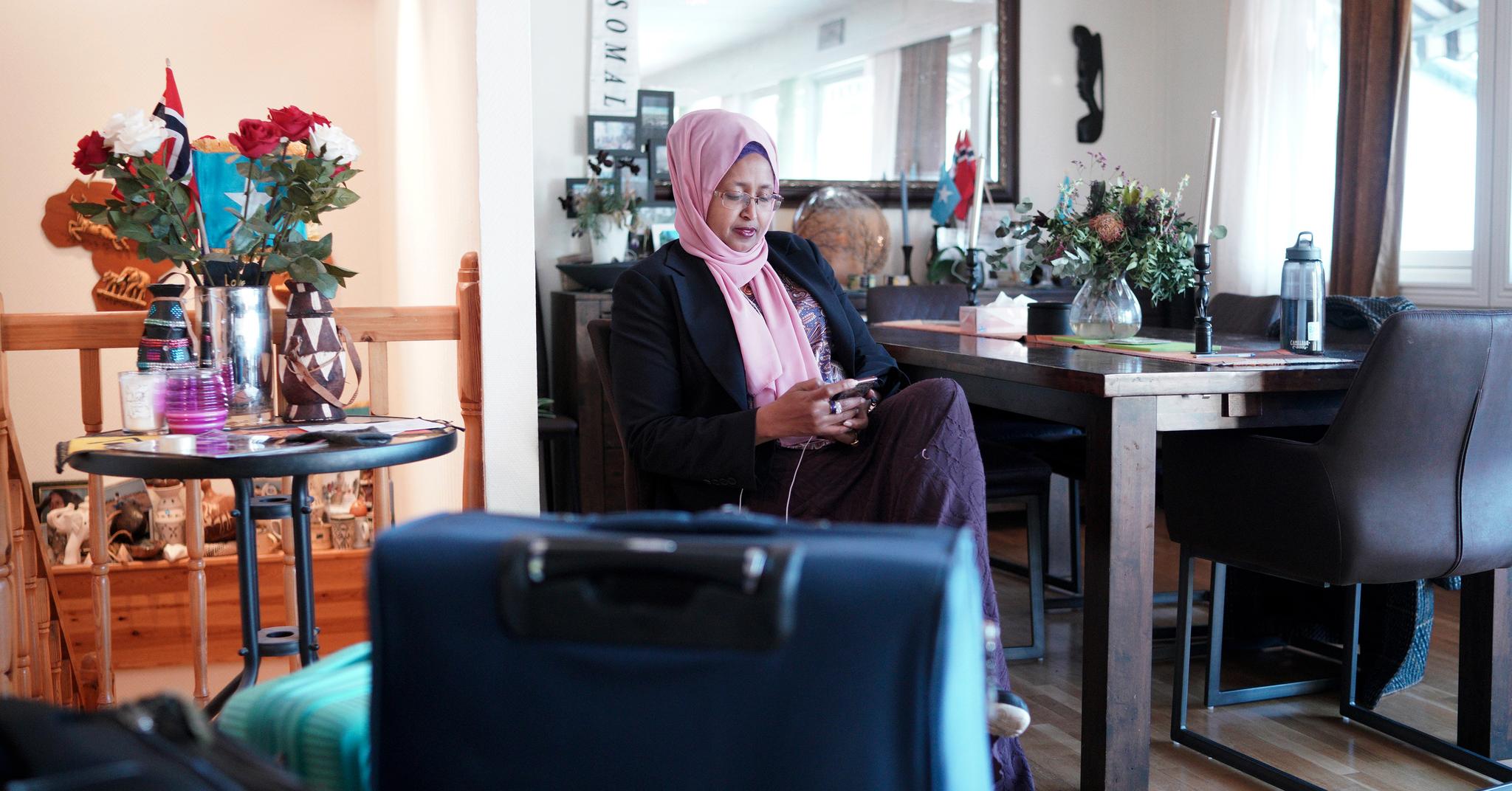 For 24 år siden flyktet Lul Kulmiye fra Somalia til Norge. De siste fem årene har hun årlig pakket kofferten og dratt tilbake til det konfliktfylte landet. 