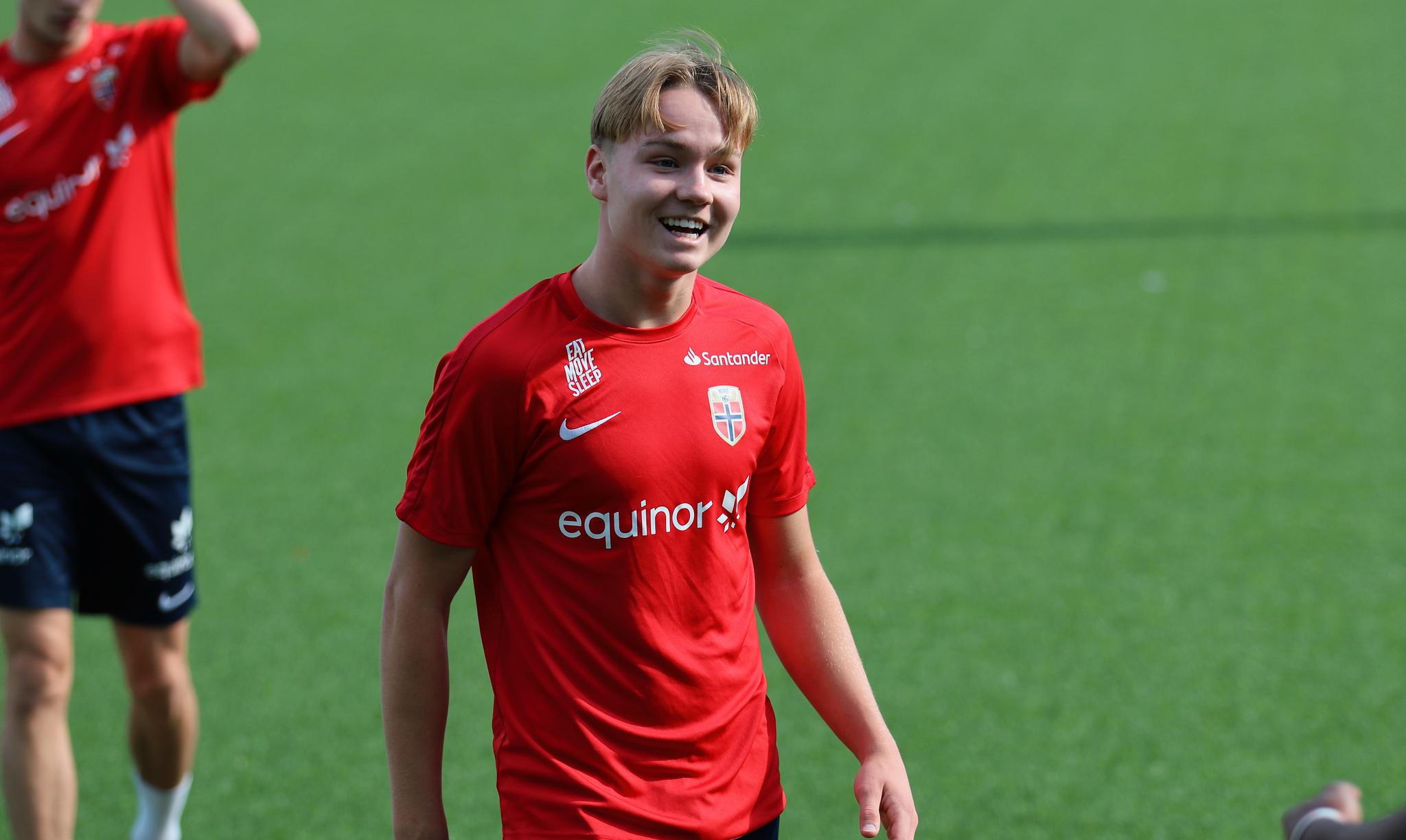FERSKT FJES: Andreas Schjelderup under torsdagens trening på Marienlyst stadion i Drammen.