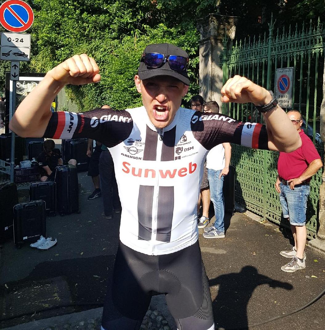 PÅ VINNERLAGET: Sindre Lunke fra Trondheim kan juble etter at lagkameraten Tom Dumoulin vant Giro d’Italia.