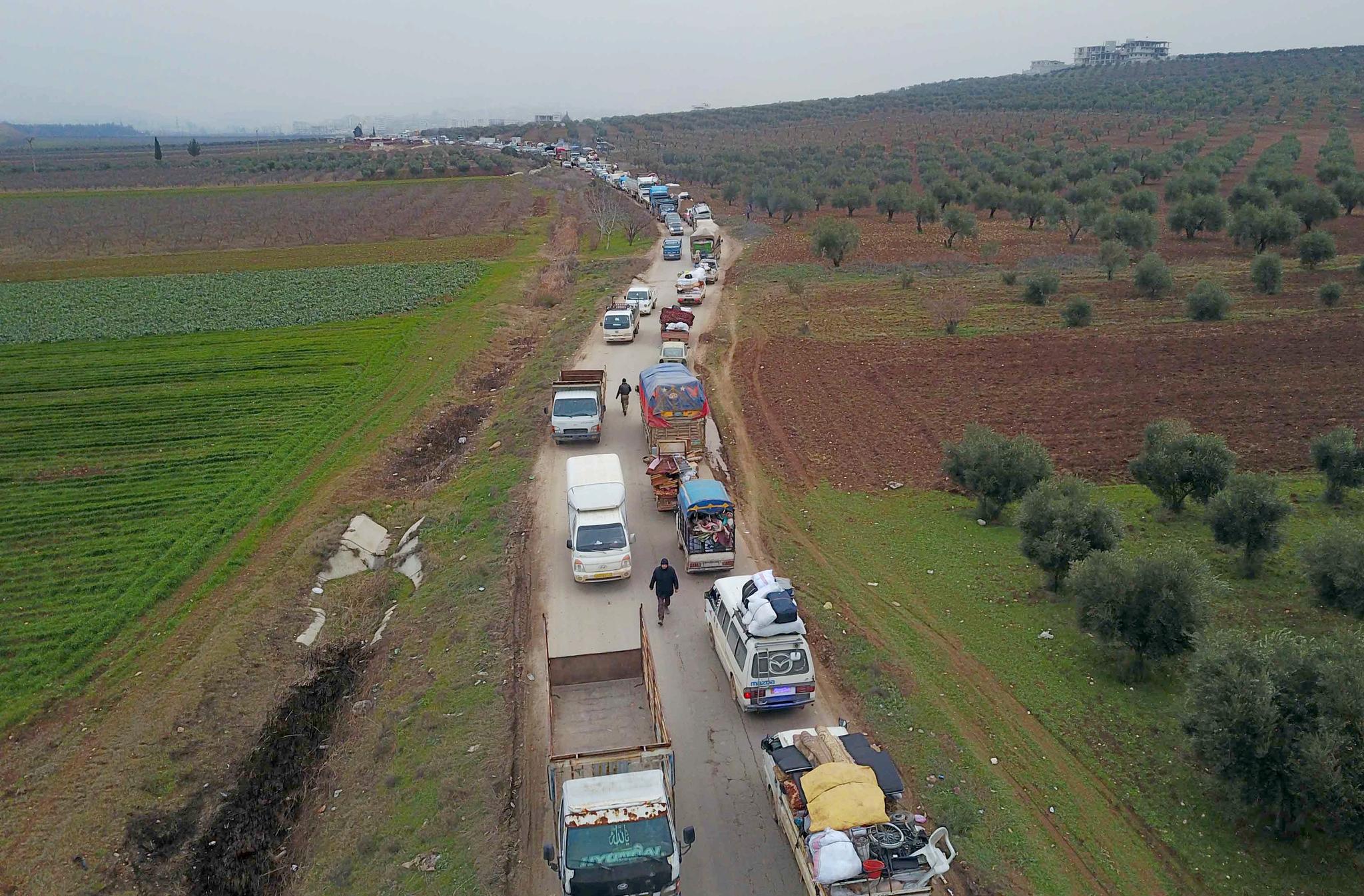 Sivile i Idlib har flyktet vestover mot grensen mot Tyrkia for å komme unna krigen.